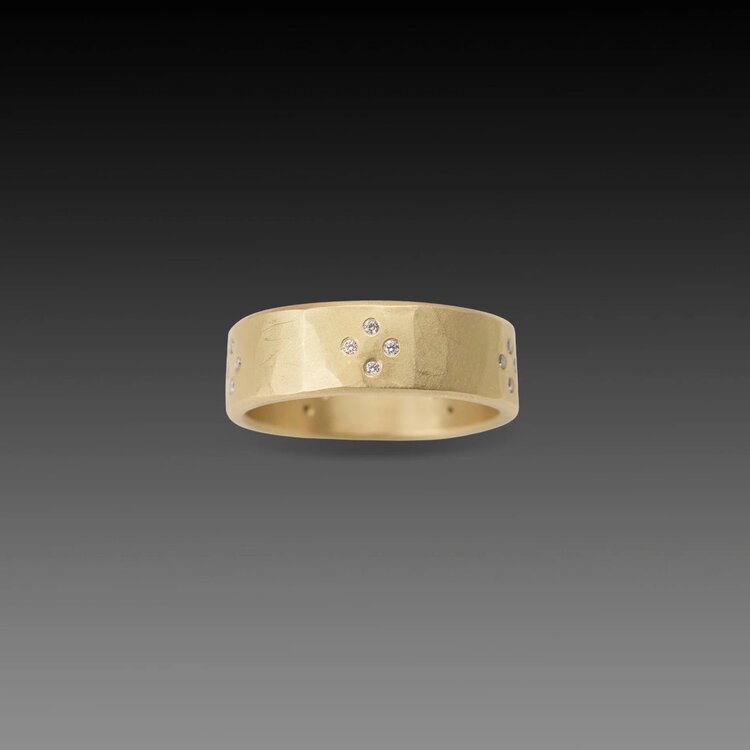 Ananda Khalsa 18ky Hammered Cluster Band with Diamonds