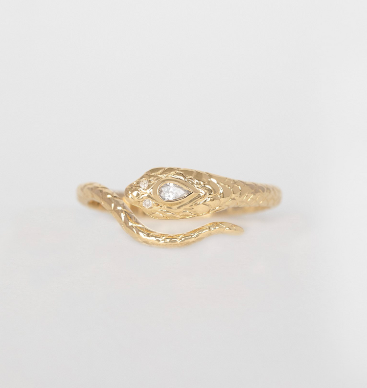 Celine d'Aoust Cobra big diamond & diamonds ring