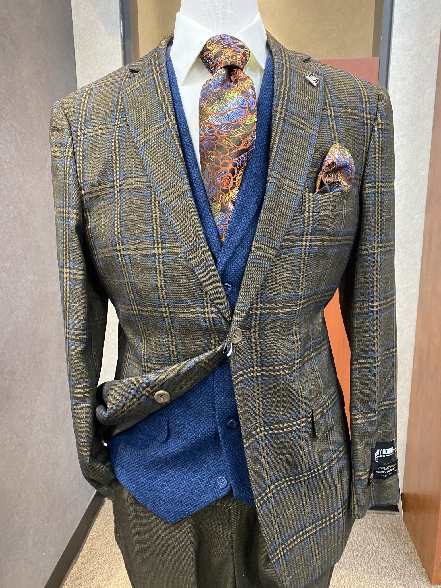 Falcone 2B Plaid Compose Vested Suit