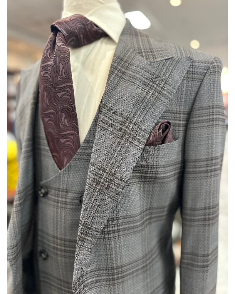 Tiglio Tiglio Window Paine Gaberdine Vested Suit