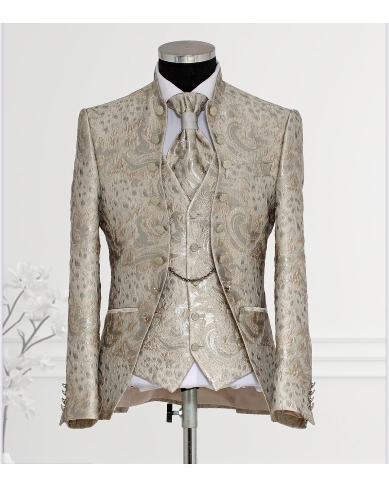 Masculini Masculini Banded Paisley Vested Suit