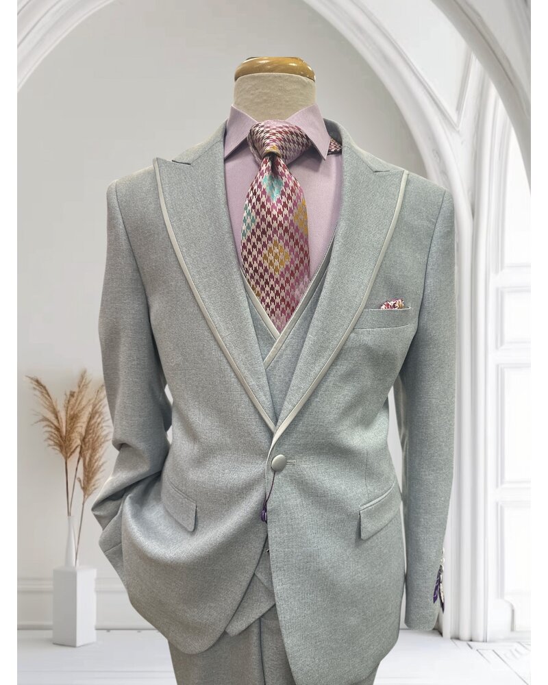Mazari 1B Peak Lapel Vested Suit W/Piping