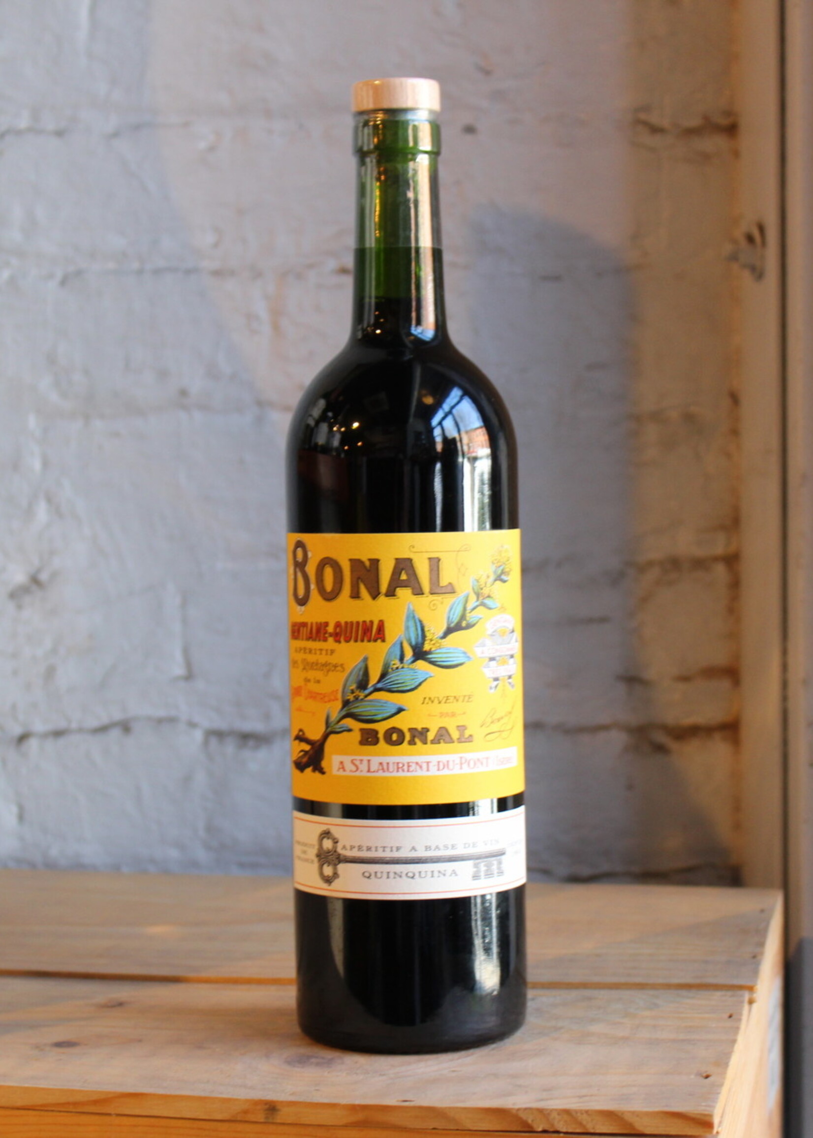 Bonal Gentiane Quina Aperitif - Auvergne-Rhone-Alpes, France (750ml)