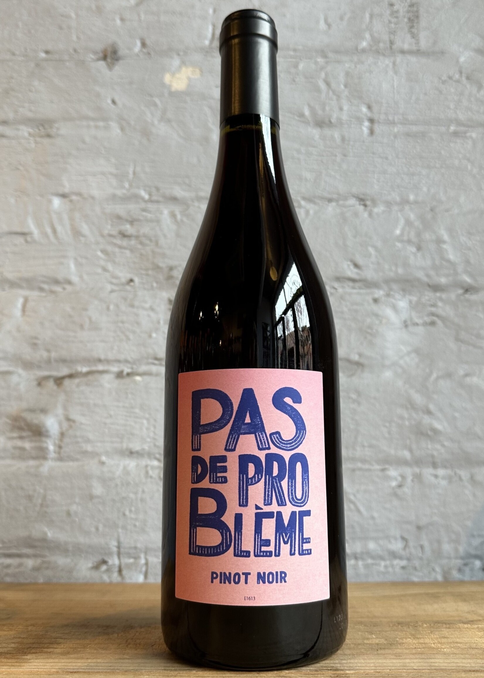 Wine 2022  Pas de Problème Pinot Noir - Languedoc, France (750ml)