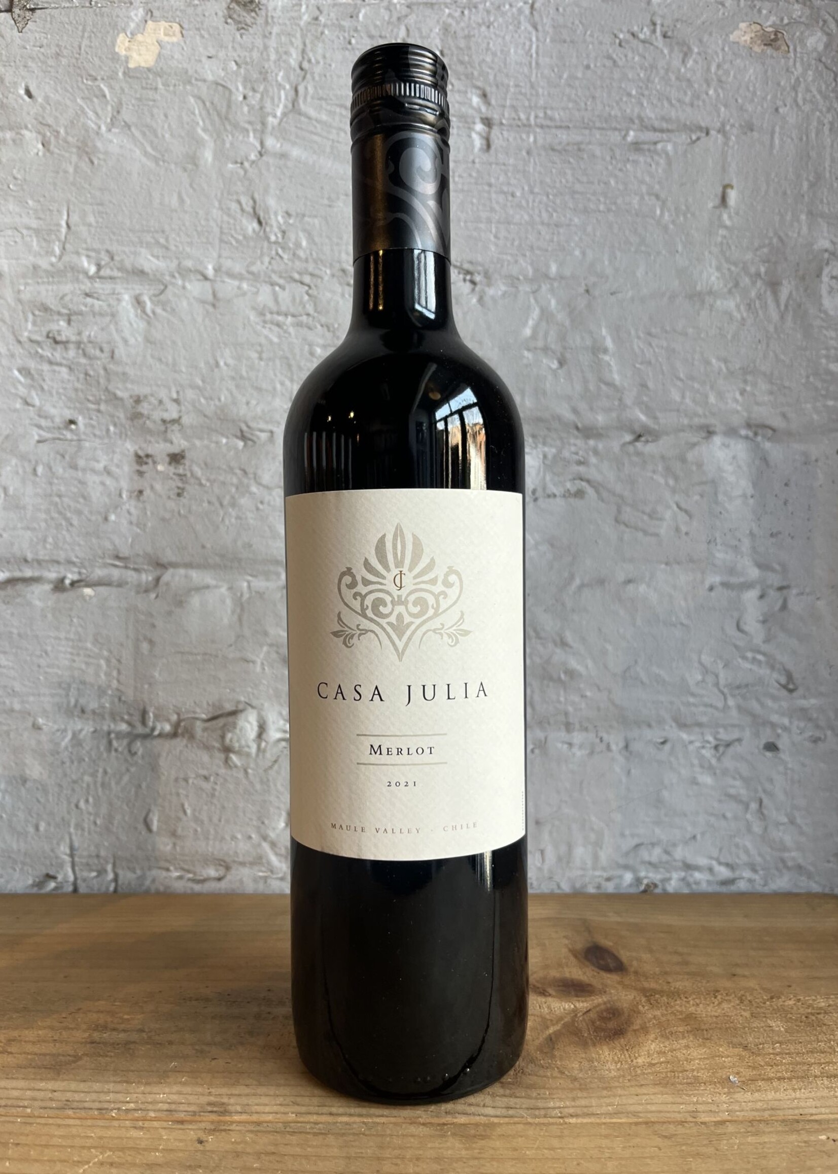 Wine 2021 Casa Julia Merlot - Maule Valley, Chile (750ml)