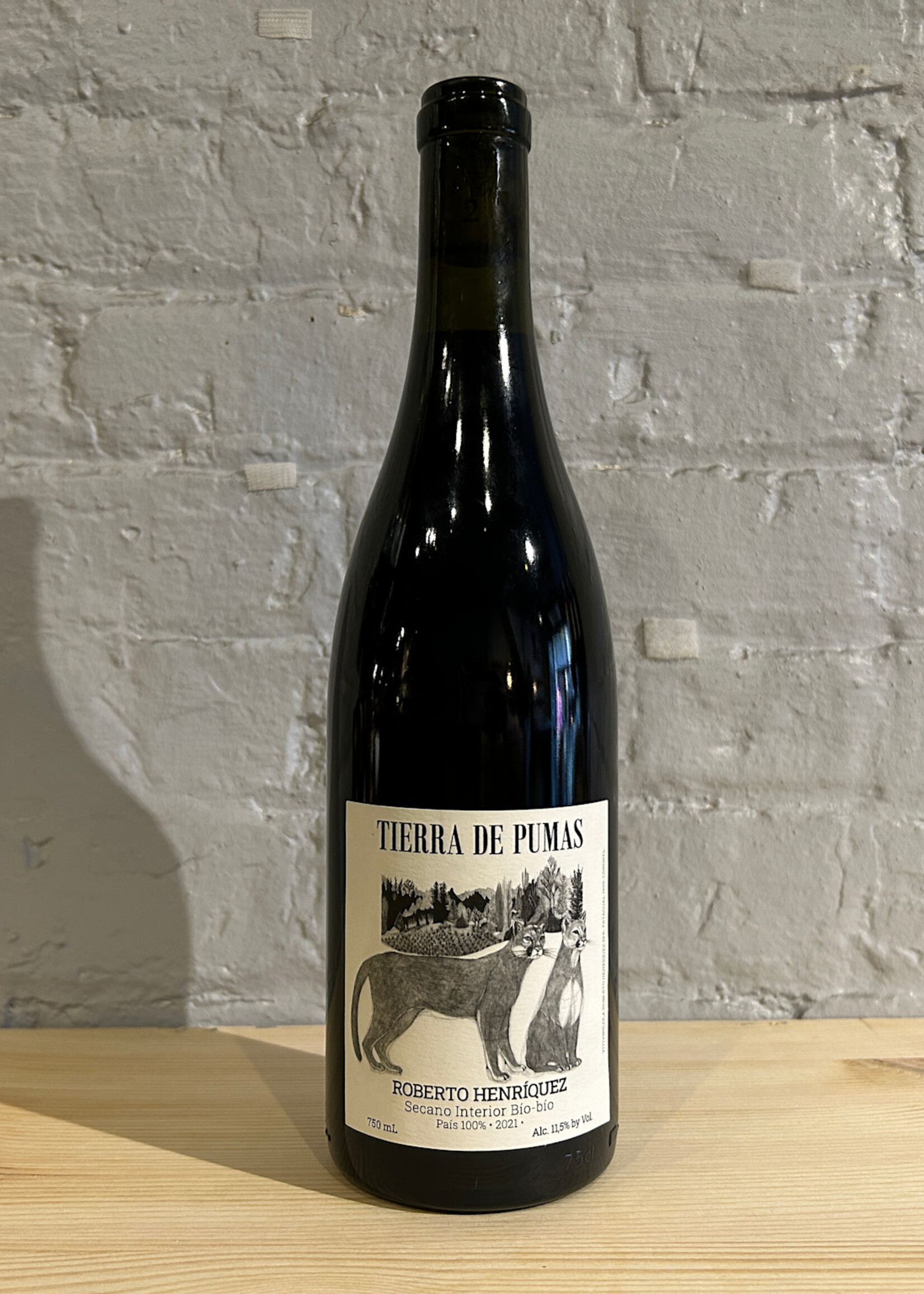Wine 2021 Roberto Henriquez Tierra de Pumas Pais - Bio-Bio Valley, Chile (750ml)