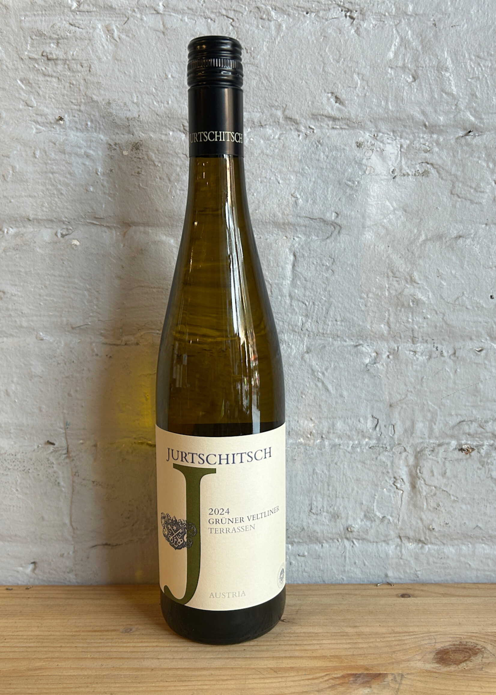 Wine 2024 Jurtschitsch Gruner Vetliner Terrassen - Niederosterreich, Austria (750ml)