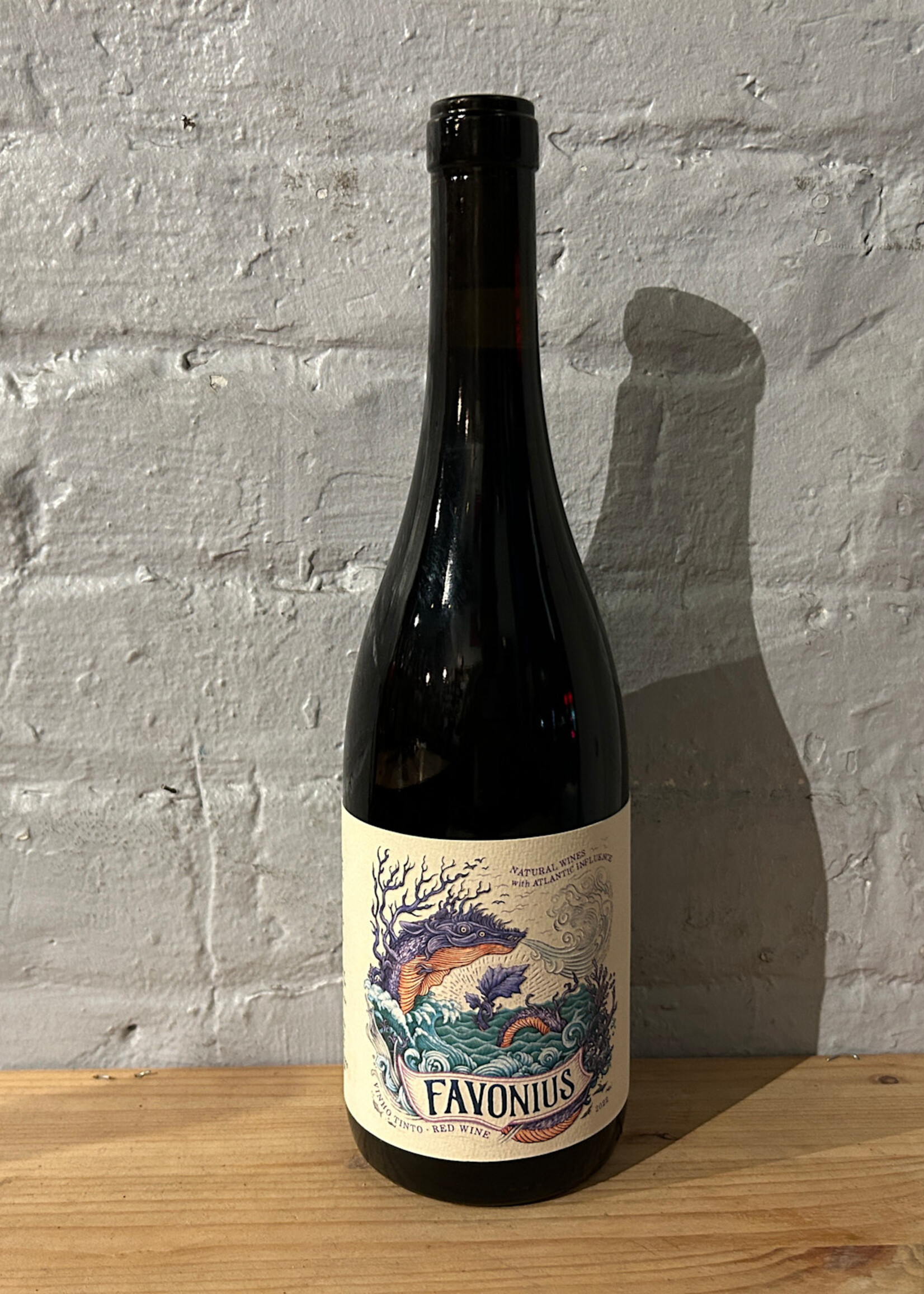 Wine 2022 Favonius Tinto - Lisboa, Portugal (750ml)