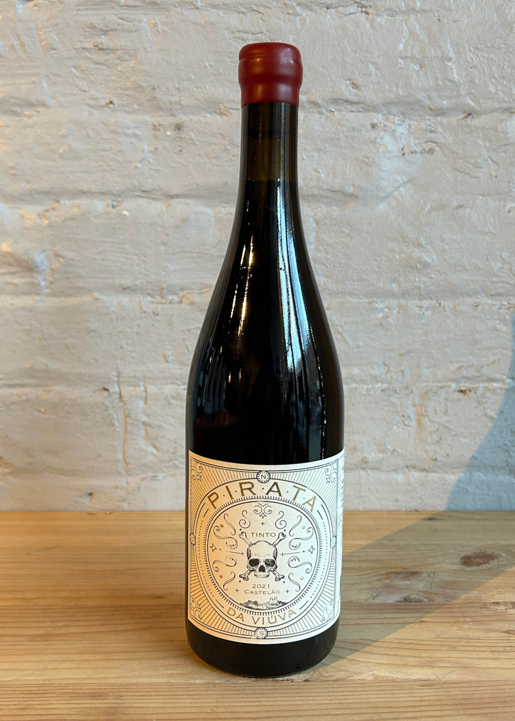 Wine 2021 Víuva Gomes Pirata Castelão - Lisboa, Portugal (750ml)