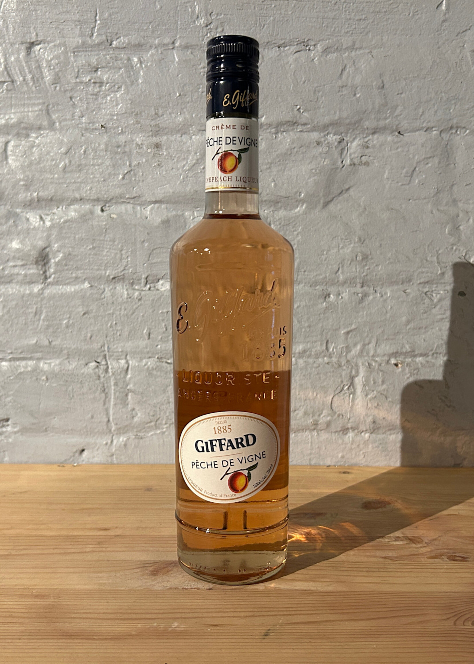 Giffard Creme de Peche de Vigne Liqueur - France (750ml)