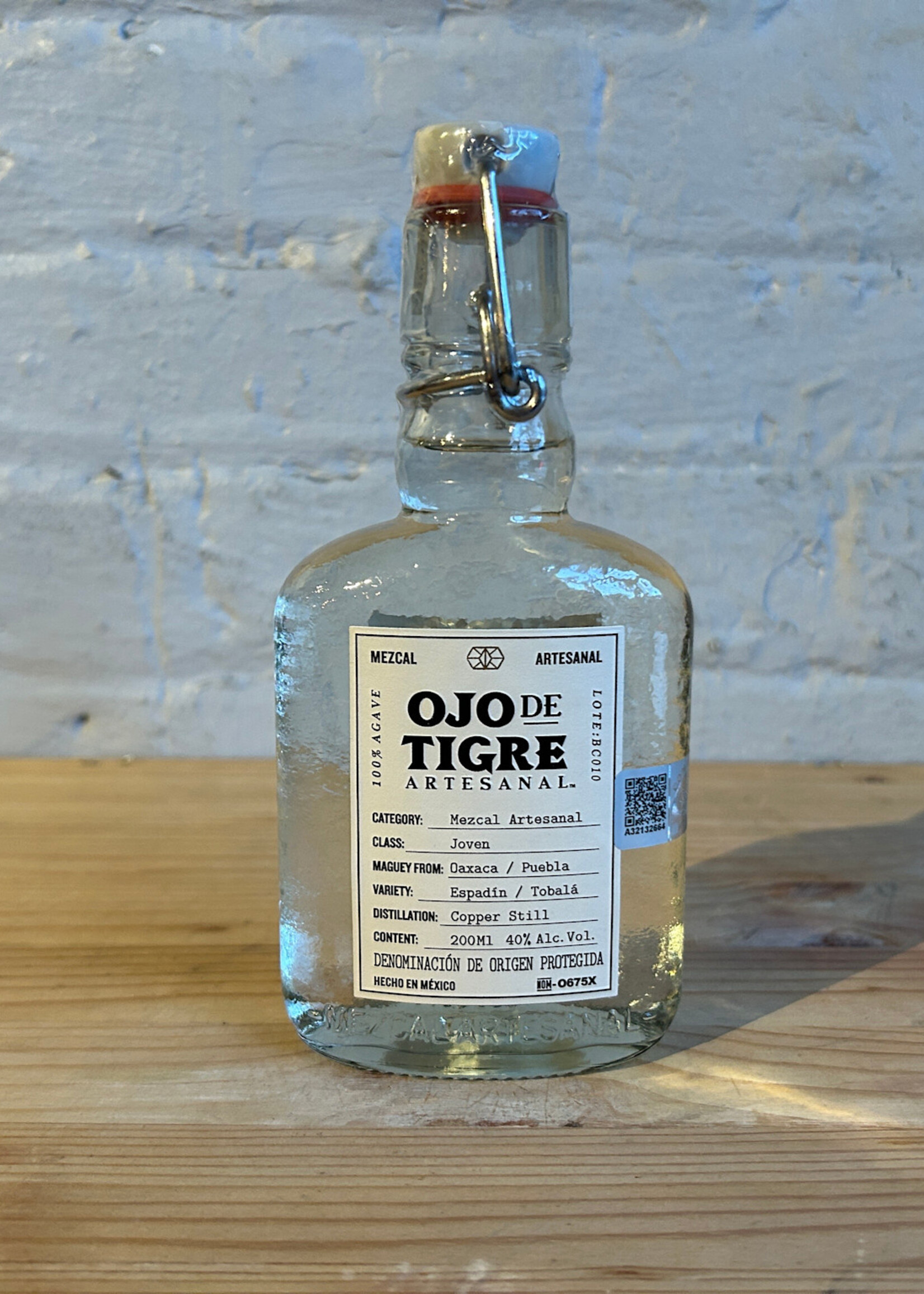Ojo De Tigre Artesenal Mezcal - Oaxaca, Mexico (200ml)