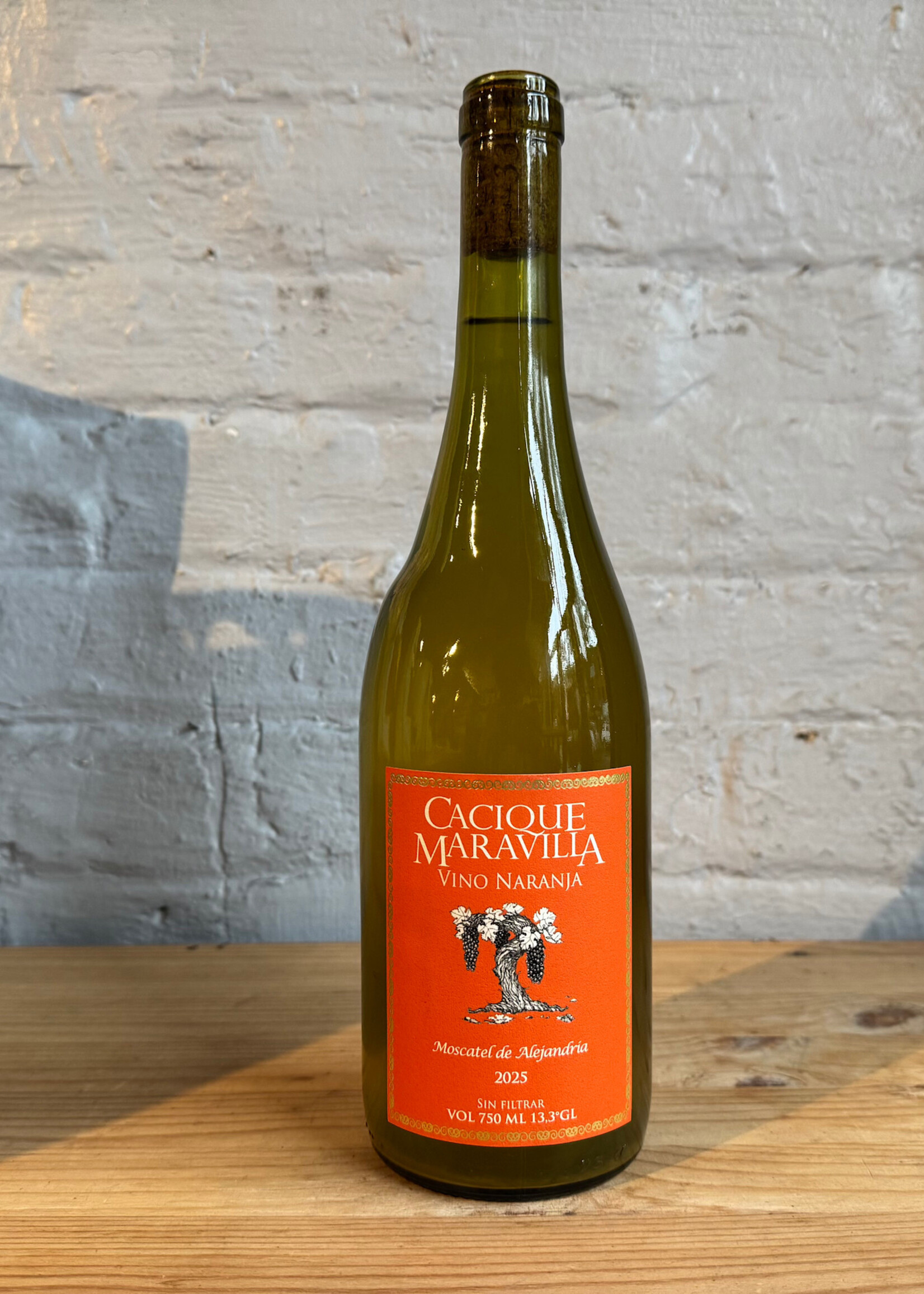 Wine 2025 Cacique Maravilla Moscatel de Alejandria Naranja - Bío-Bío Valley, Chile (750ml)