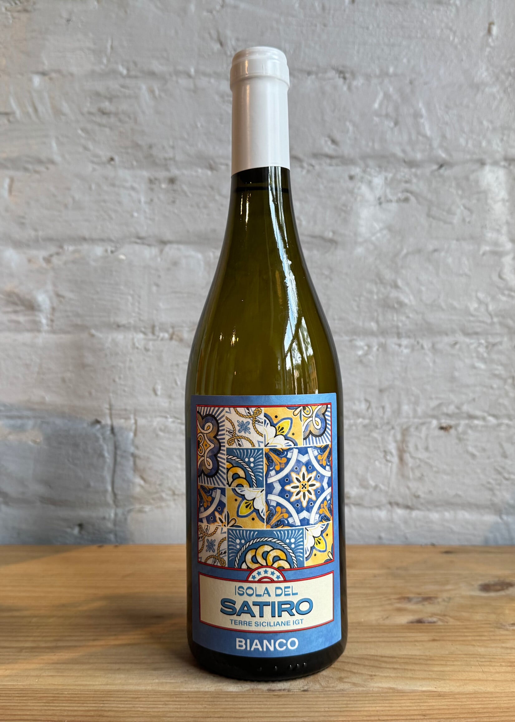Wine 2025 Isola del Satiro Bianco - Sicily, Italy (750ml)
