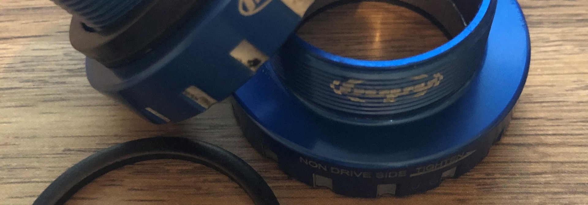 Hope Tech Bottom Bracket 30mm (Threaded) - Blue