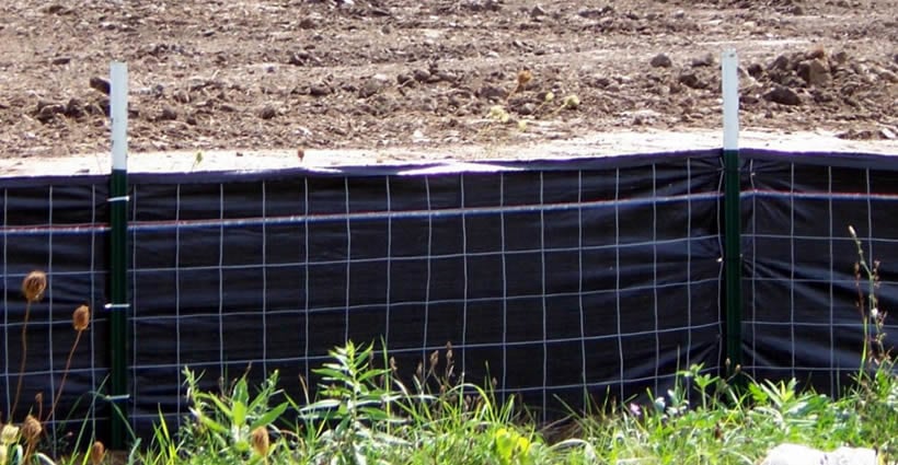 Wire backed silt fence