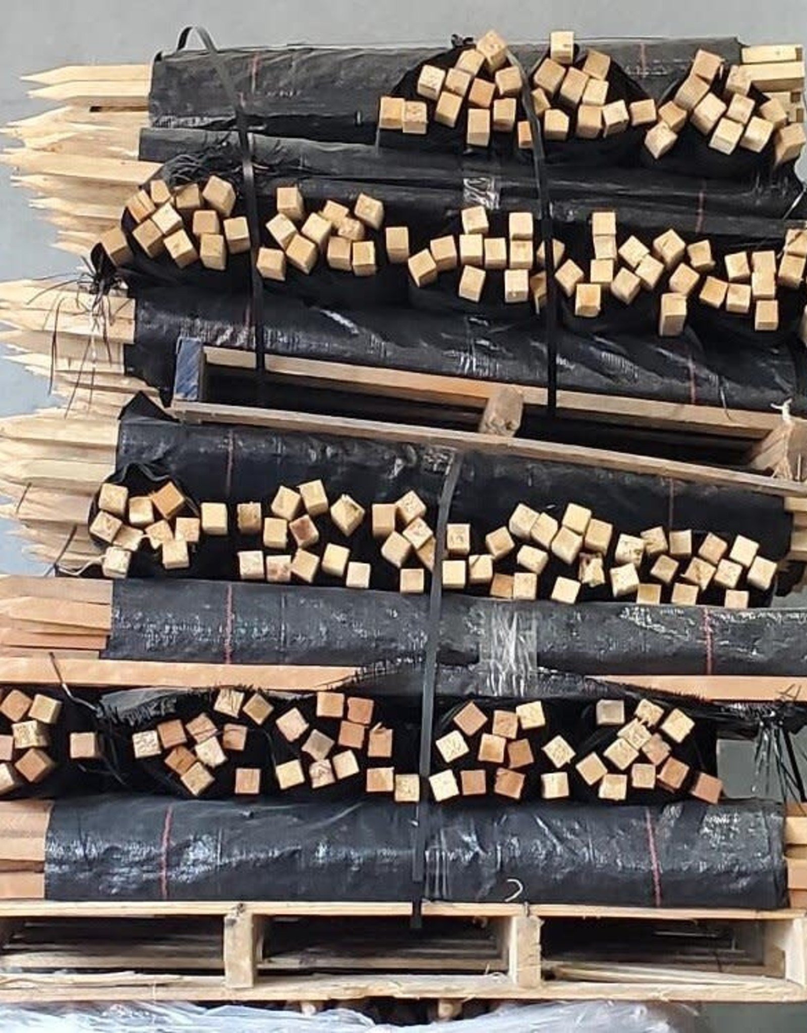 https://cdn.shoplightspeed.com/shops/629152/files/49322900/1600x2048x1/silt-fence-w-pre-attached-wood-stakes-70-gram.jpg