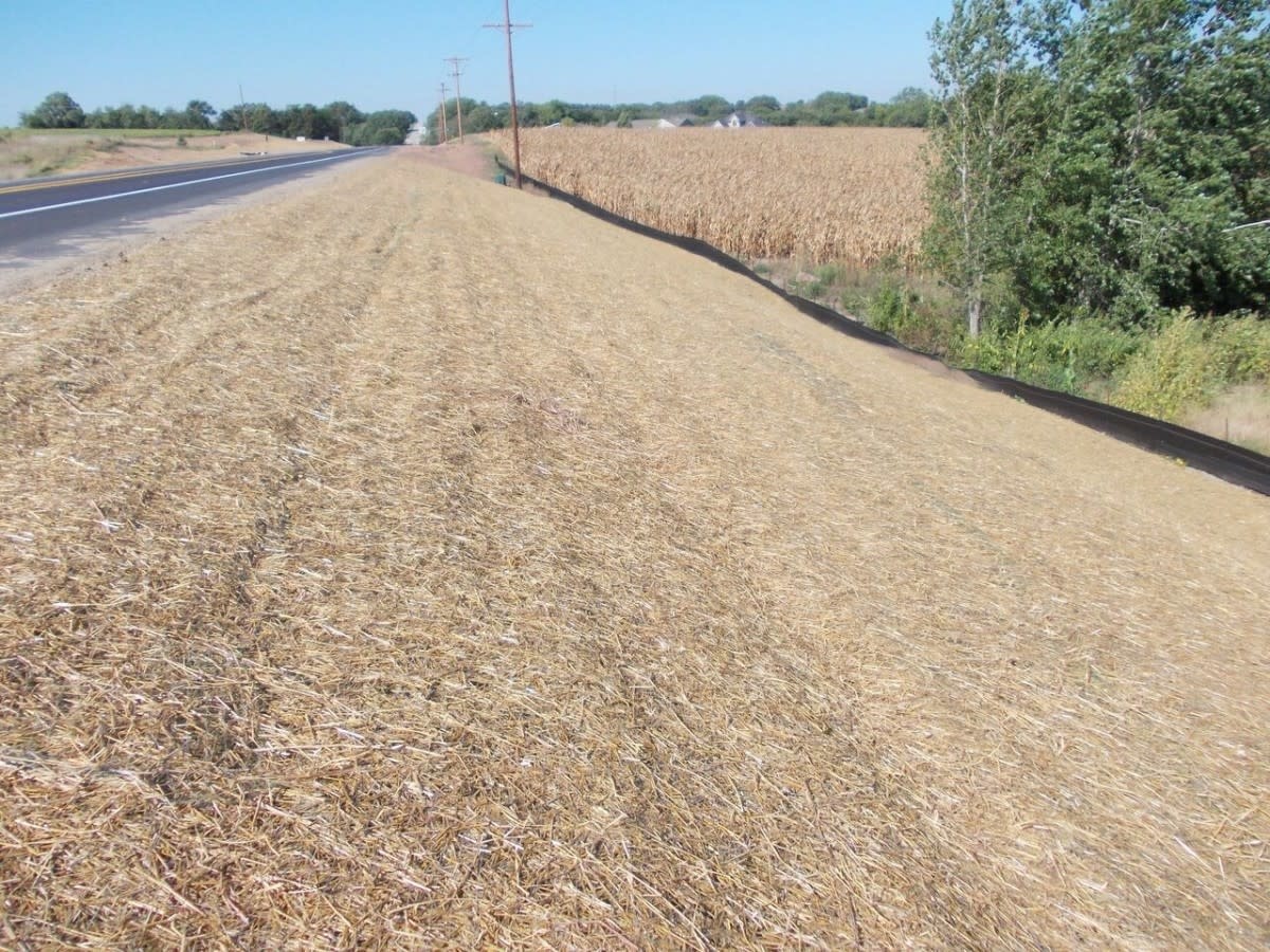 Erosion Blanket US1S Single Net Straw, Natural, SZ. 4' x 112.5' Silt Management Supplies, LLC.