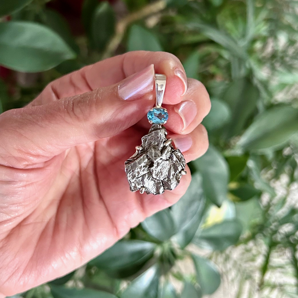 Campo del shop cielo meteorite pendant