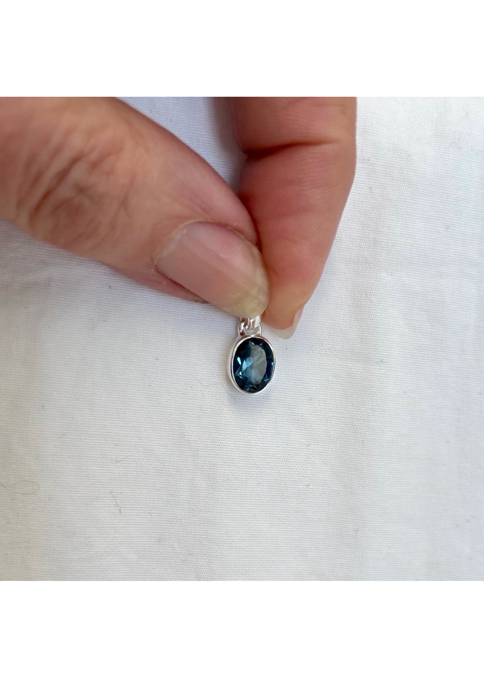 London Blue Fog Faceted Oval Pendant