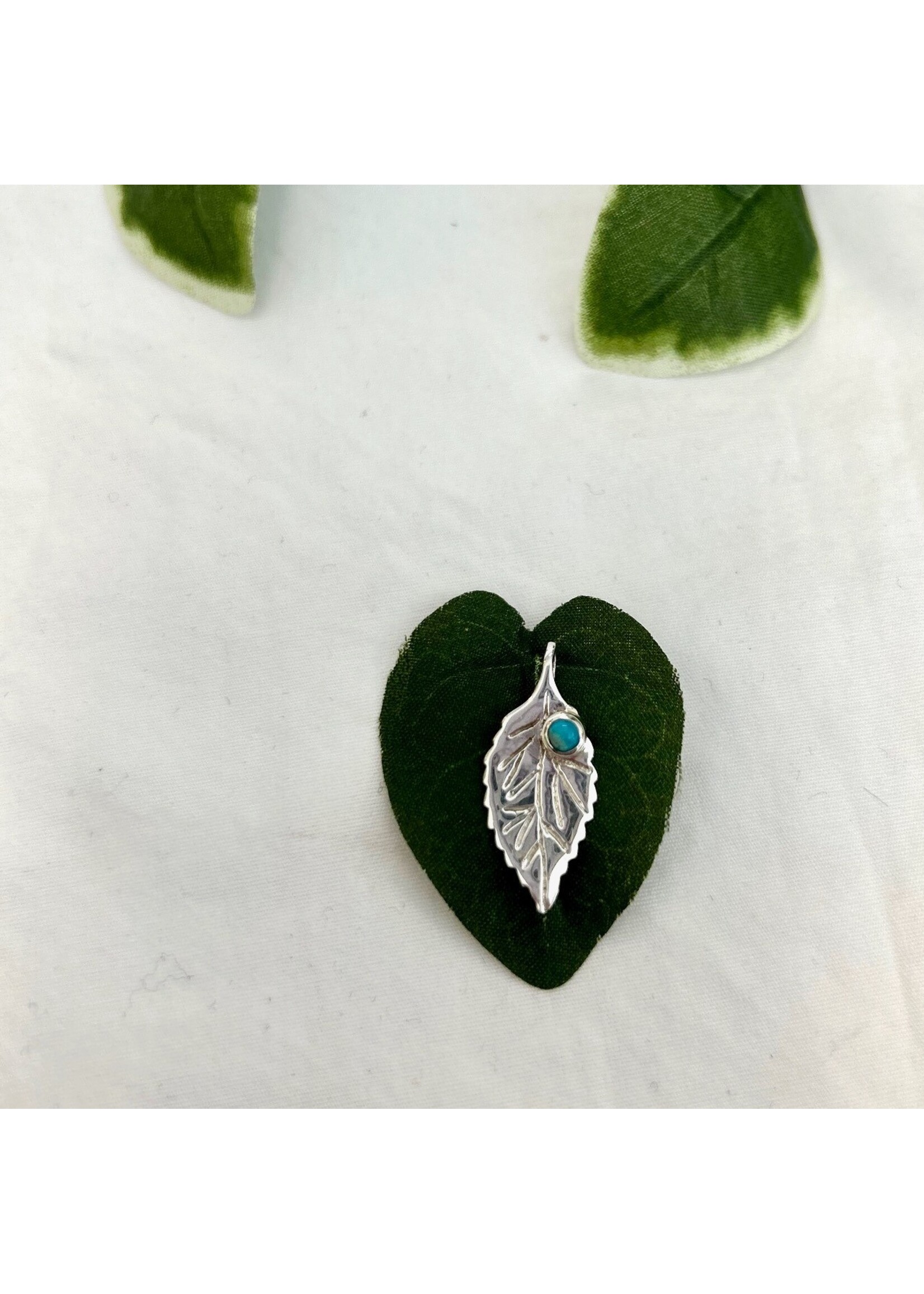 Turquoise Cabochon Leaf Pendants Round