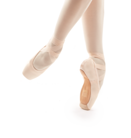 Gaynor Minden Gaynor Minden Classic Europa Pointe Shoe Gaynor Minden Gaynor Minden Classic Europa Pointe Shoe