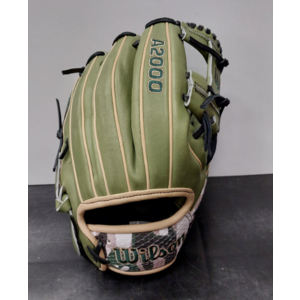 Wilson A2000 CM33 - WBW10011533 - 33.00” Baseball Catcher's Mitt - San  Diego Baseball Supply - Charlie Rose