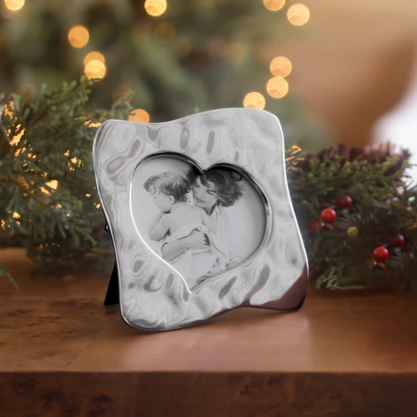 Beatriz Ball Curved Heart Frame 5x5