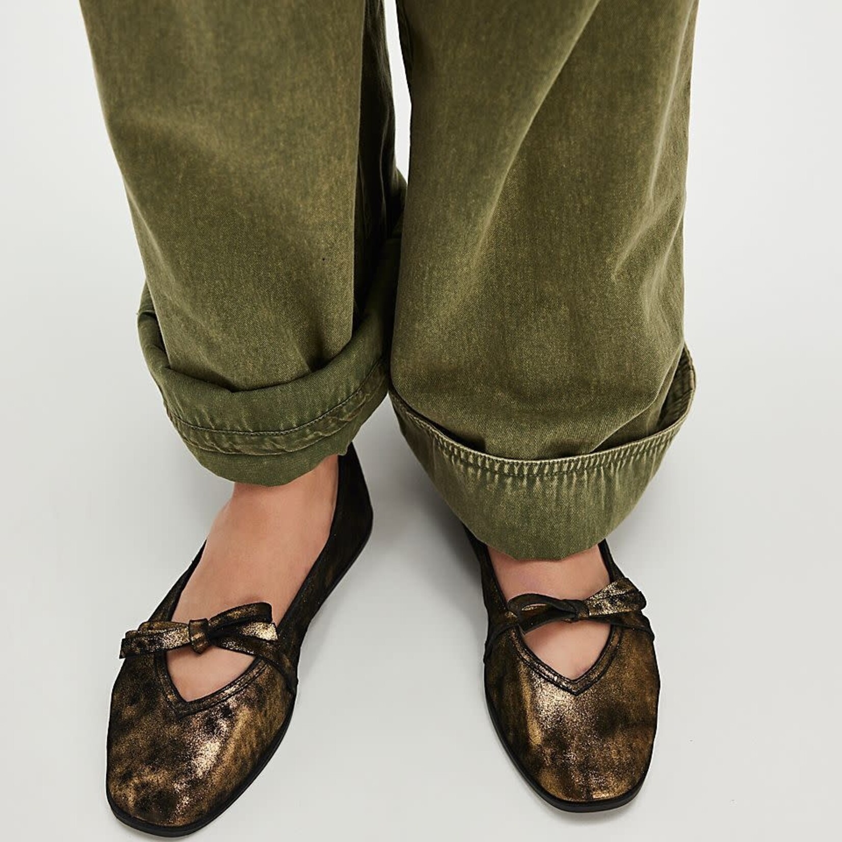 Free People Mania Bow Flat