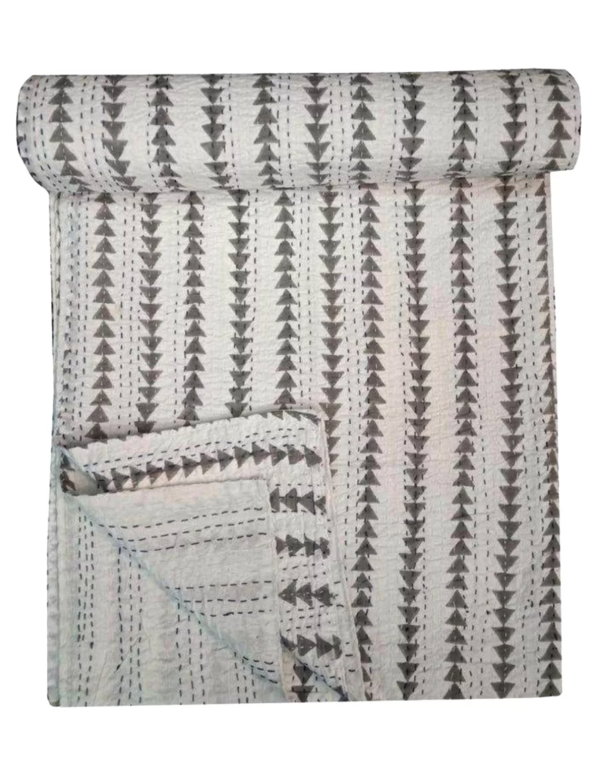Beach Life Is So Sweet Grey Arrows Quilt, Twin