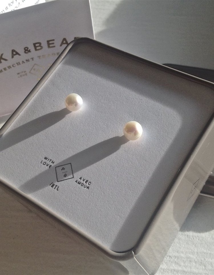 Pika & Bear Pika & Bear Delphinis Freshwater Pearl Studs Earrings | White