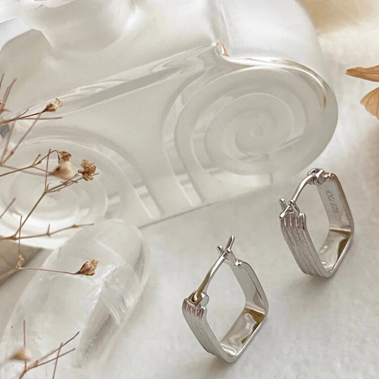 Pika & Bear Pika & Bear Tuscan 10Mm Textured Rectangle Hoop Earrings | Silver