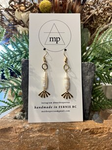 Maiden Perras Long Pearl Earrings | Gold