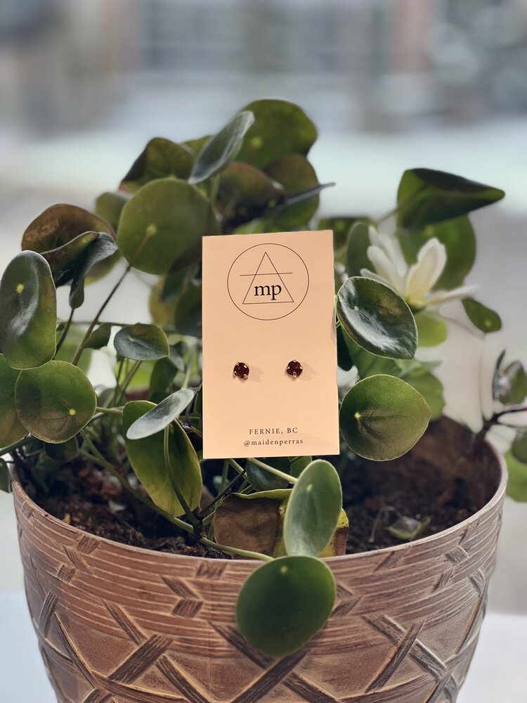 Maiden Perras Maiden Perras Garnet Stud | Gold