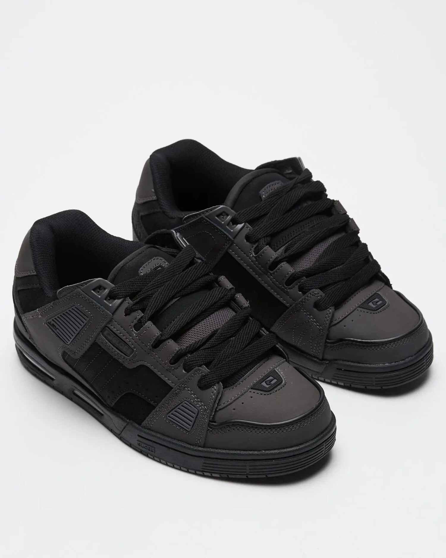 完売品　@g__by__c NOS globe BlackBase style Sabre | Black/Gunmetal - The Choice Shop
