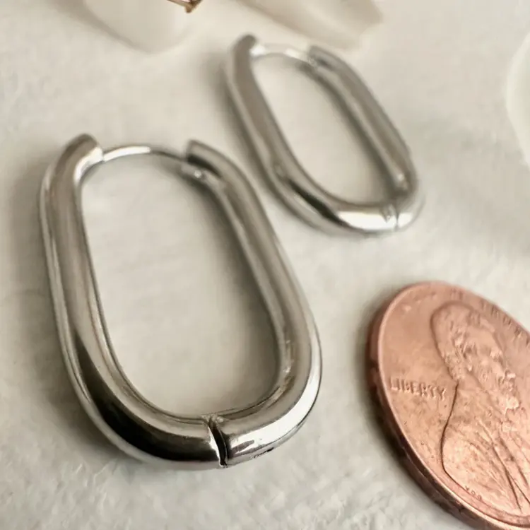 Pika & Bear Lucille Oblong Hinge Hoop Earrings | Silver
