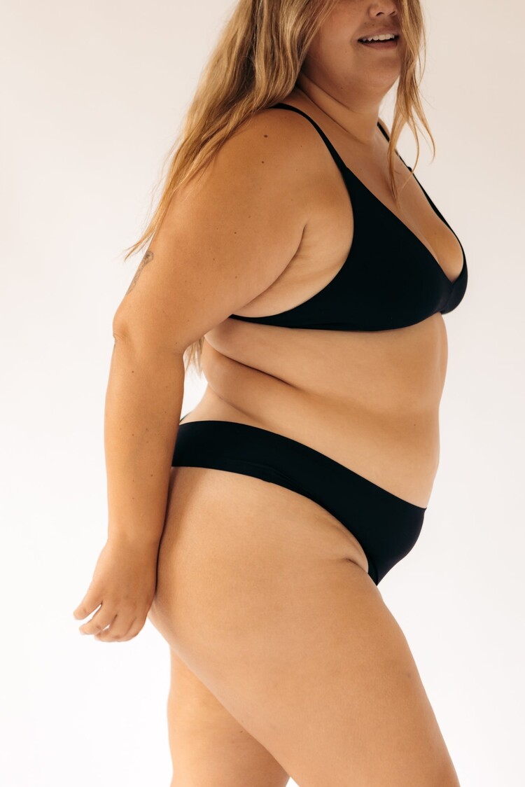Huha Seamless Low-Mid Rise Thong | Black