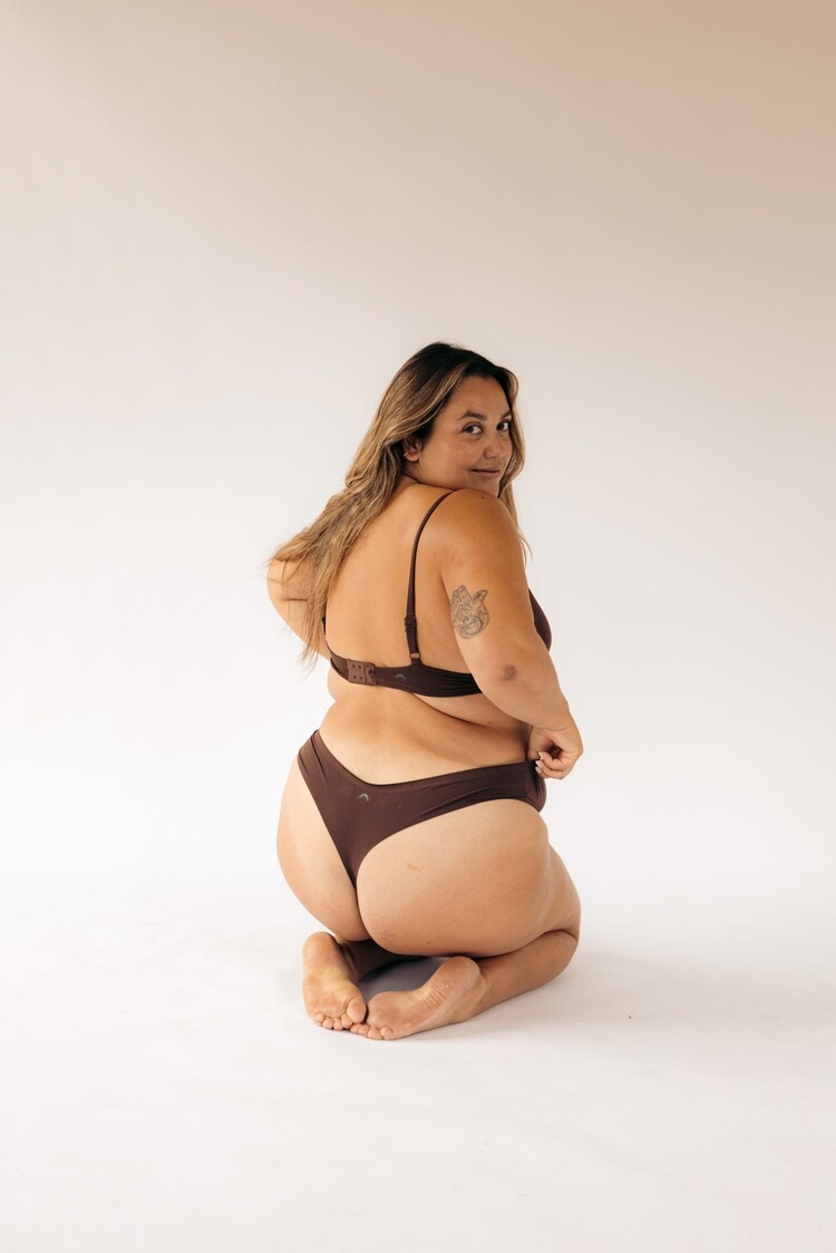 Huha Huha Seamless Low-Mid Rise Thong | Brown