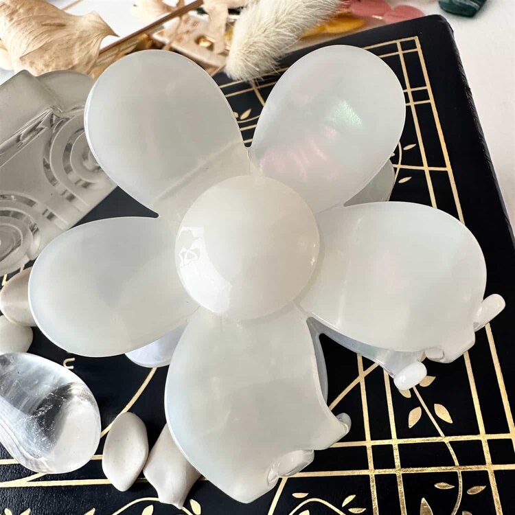 Pika & Bear Pika & Bear Flower Power Hair Claw | Pearl