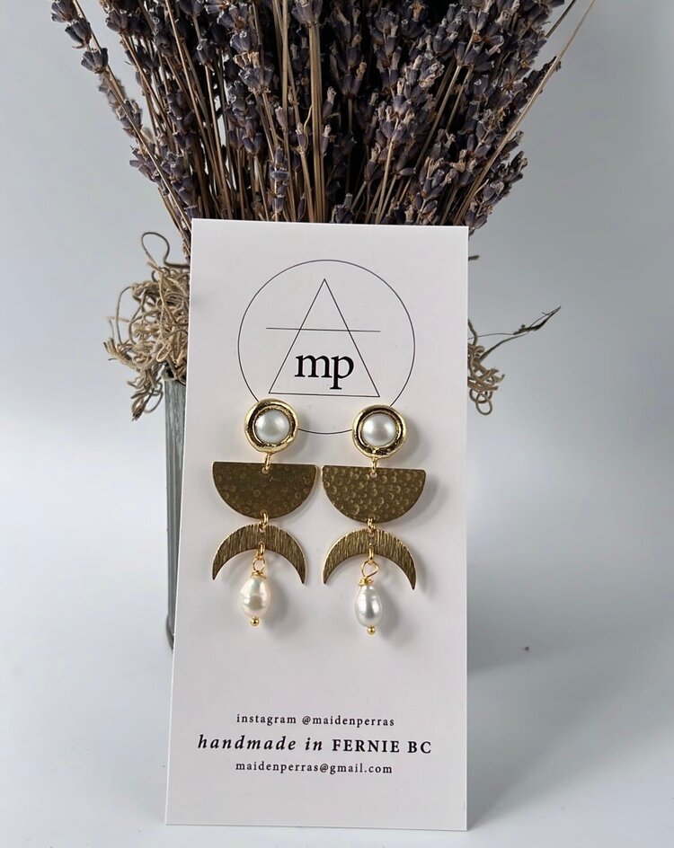 Maiden Perras Fresh Pearl Moon Earrings | Gold