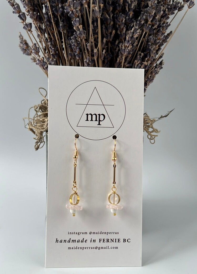 Maiden Perras R.QUARTZ HOWLITE FLOWER EARRING GOLD