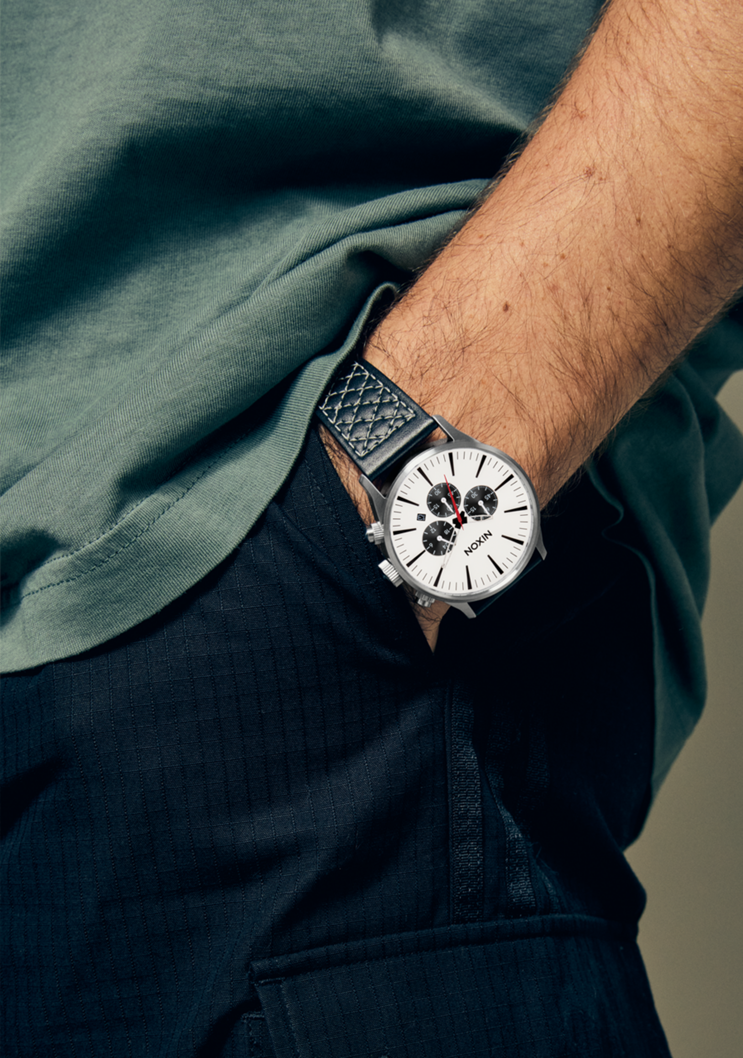 NIXON Sentry Chrono Leather Watch | Chrome/Cloud Sunray/Blk - The