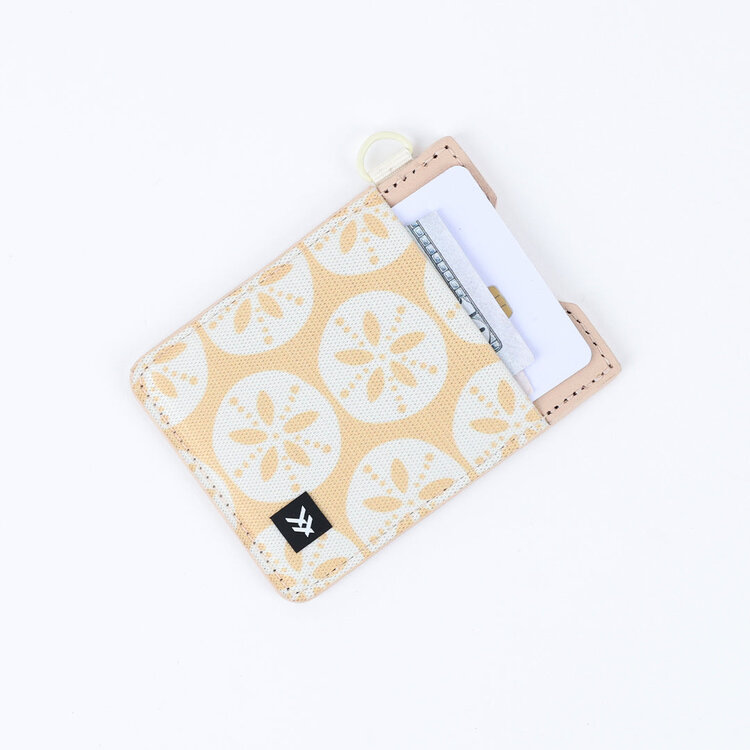 Thread Thread Vertical Wallet | Sand Dollar