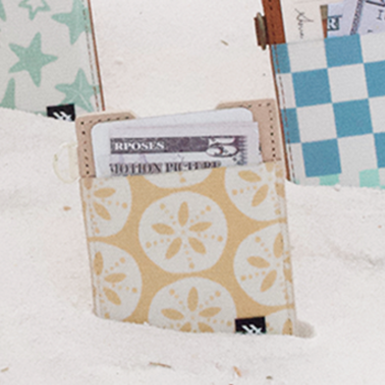 Thread Thread Vertical Wallet | Sand Dollar