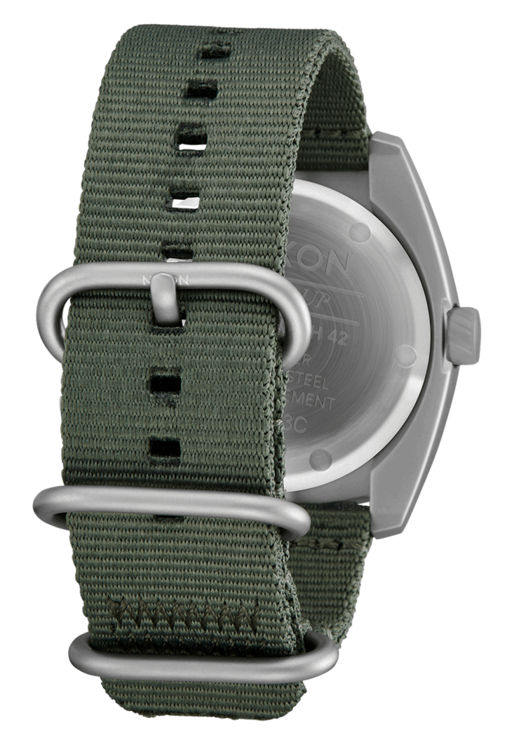 Nixon Clutch 42 | Matte Silver/Thyme