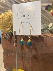 Maiden Perras Maiden Perras Emerald Drop Hoops | Gold