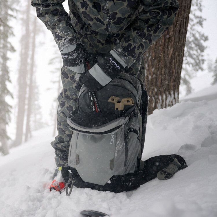 Dakine Dakine Poacher Backpack 32L | Black