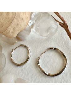 Pika & Bear Michio 20mm Textured Hoop | Silver
