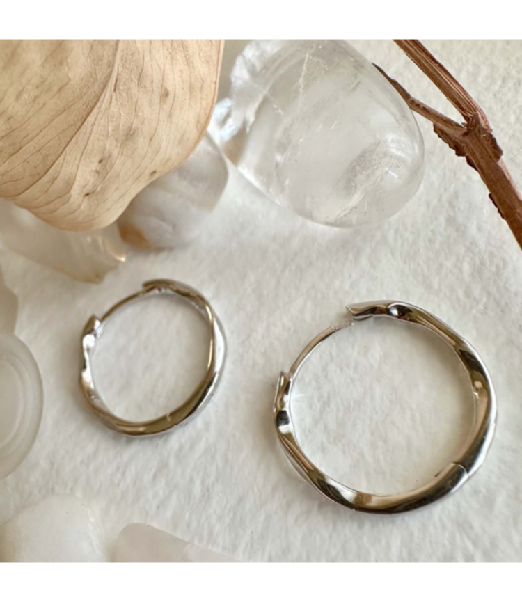 Pika & Bear Michio 20mm Textured Hoop | Silver