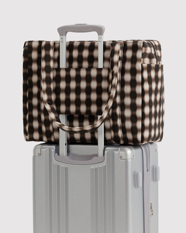 Baggu Baggu Small Cloud Carry-On | Blurred Gingham Brown