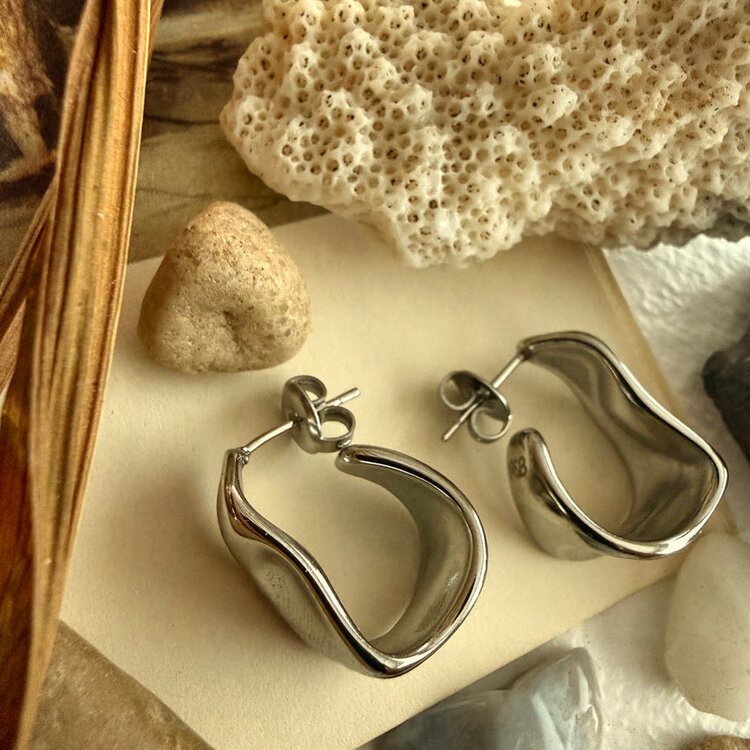 Pika & Bear Moore Textured Hoop Earrings | Silver